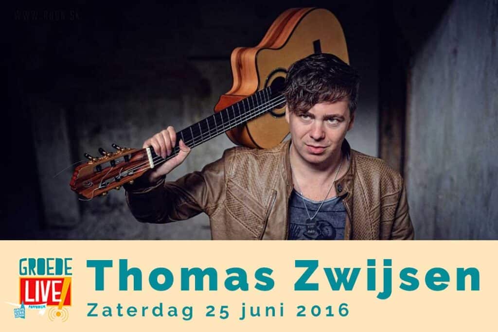 Promotieafbeelding voor Groede Live waarop gitarist Thomas Zwijsen poseert met een klassieke gitaar over zijn schouder. Hij draagt een bruin leren jasje. Onder de foto staat in grote letters de tekst: 'Groede Live', 'Thomas Zwijsen' en de datum 'Zaterdag 25 juni 2016'.